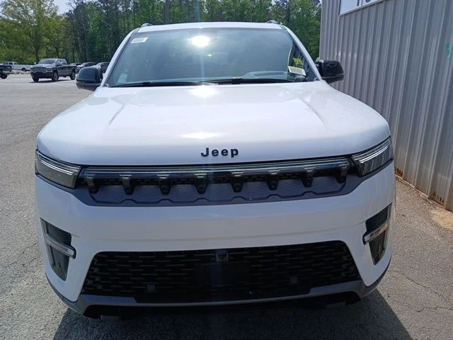 New 2026 Bright White Clear-Coat Exterior Paint Jeep Limited Reserve image 12