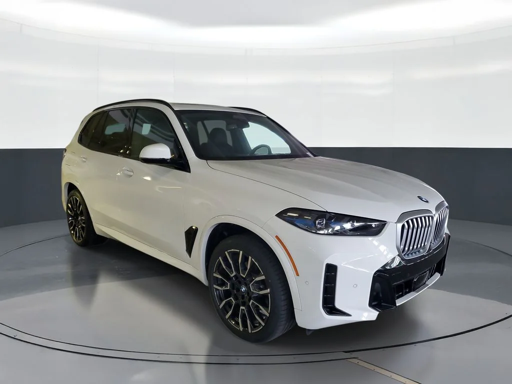 New 2026 Alpine White BMW sDrive40i image 2