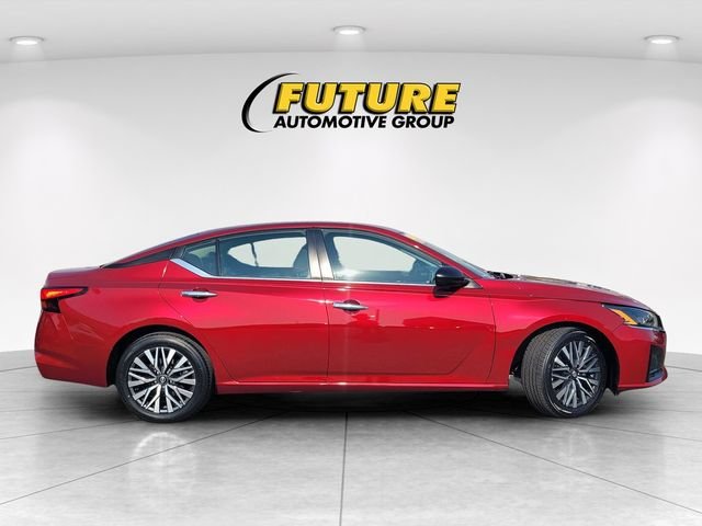Used 2024 Red Nissan 2.5 SV image 3