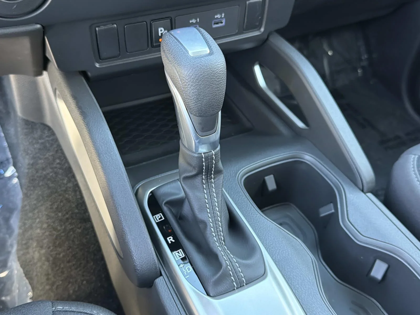 New 2027 Glacier White Nissan SV image 15