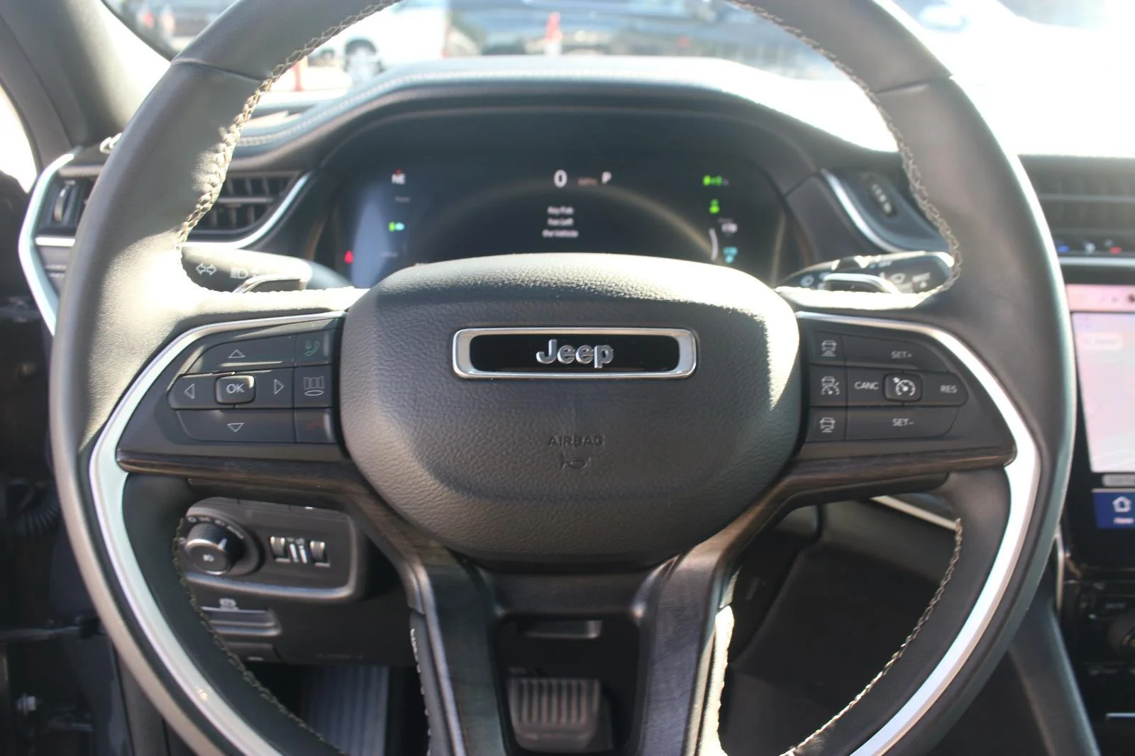 Used 2024 Grey Jeep 4x4 image 18