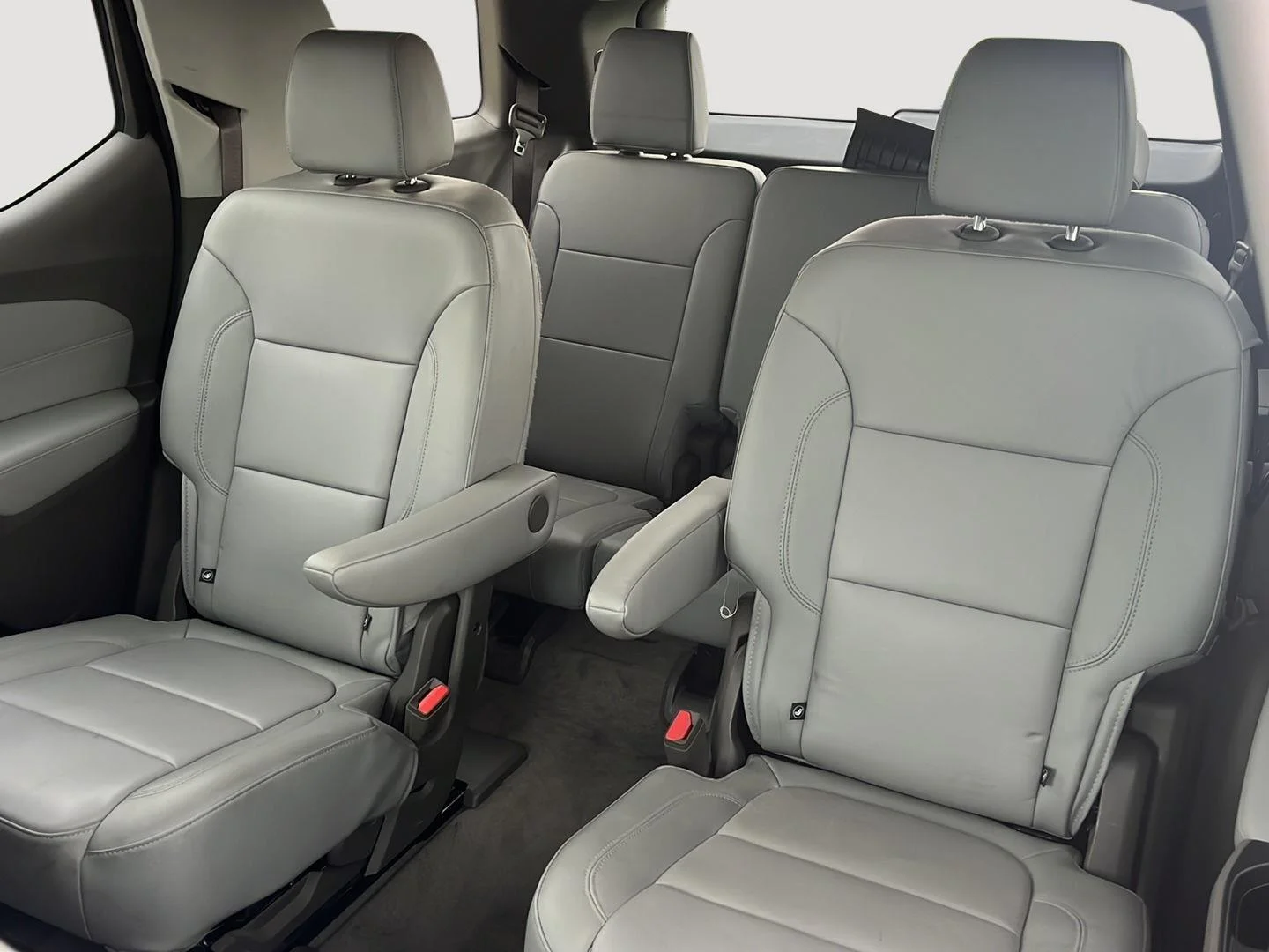 Used 2020 STONE GRAY METALLIC Chevrolet LT Leather image 3