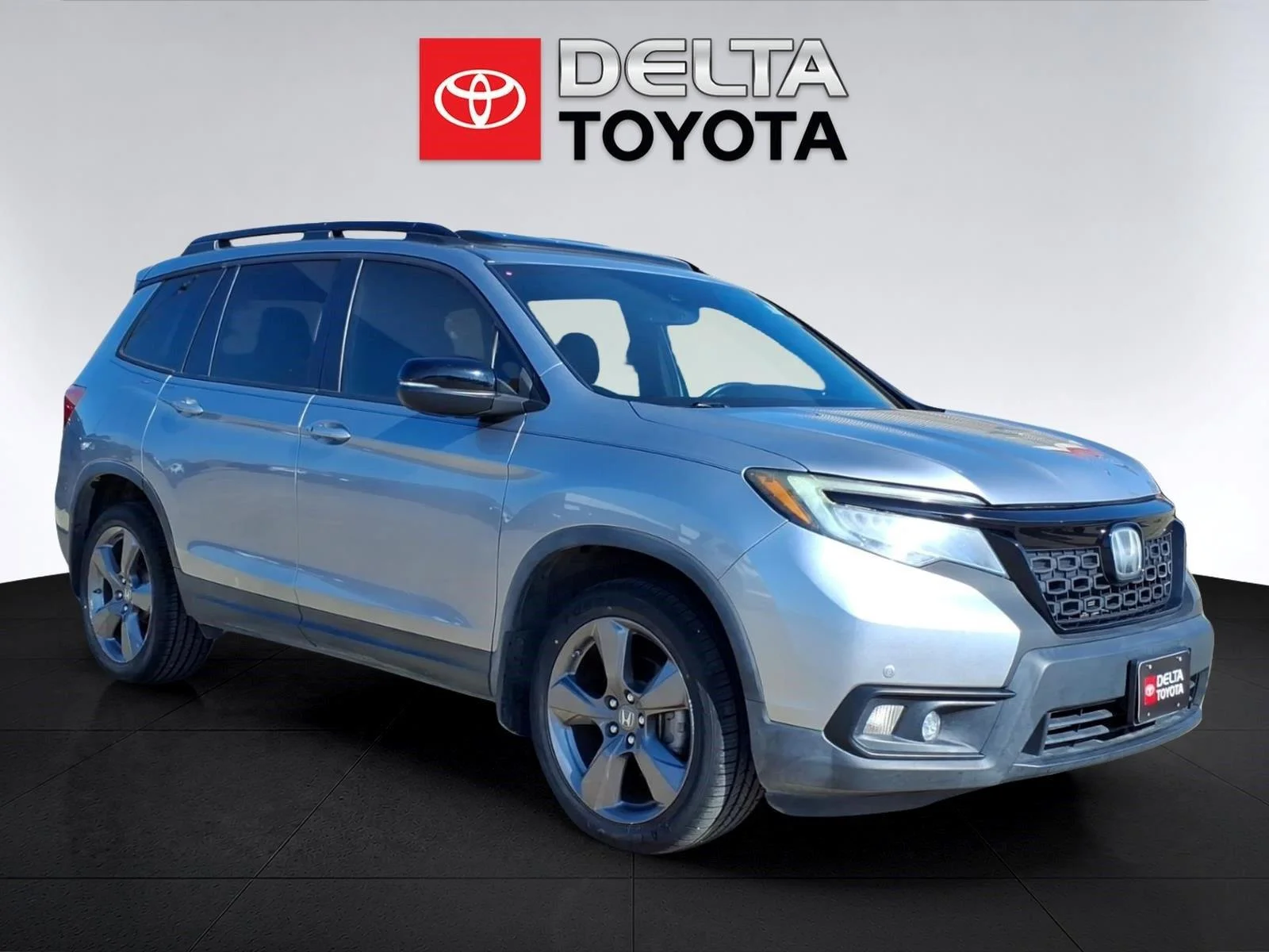Used 2019 Lunar Silver Metallic Honda Touring image 7