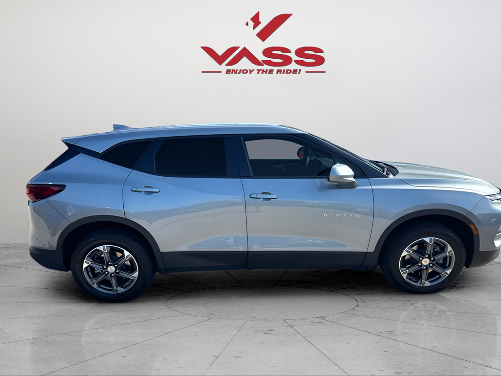Used 2025 Gray Chevrolet LT image 6