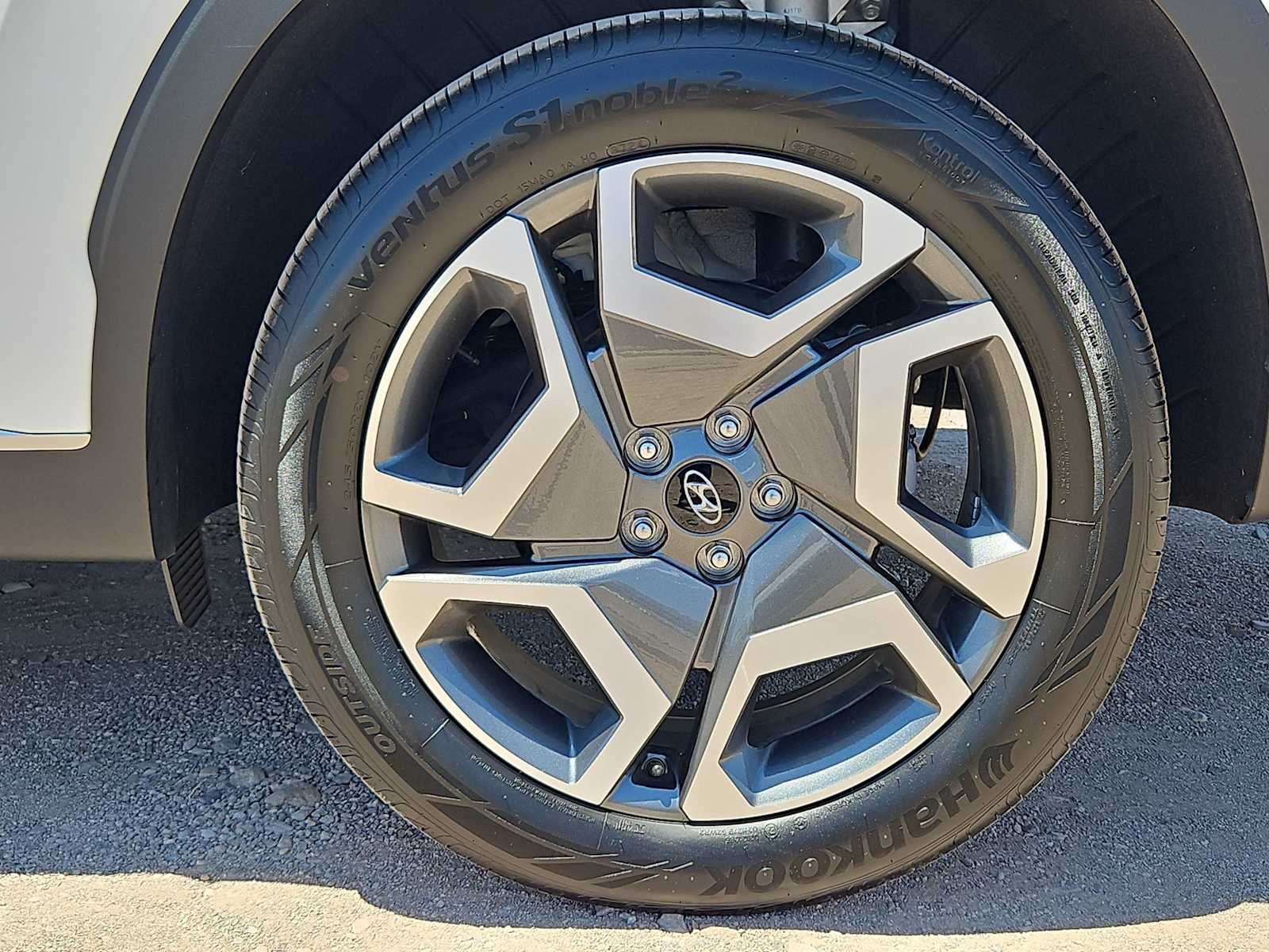 Certified Used 2025 Hyper White Hyundai SEL Premium 8P image 13