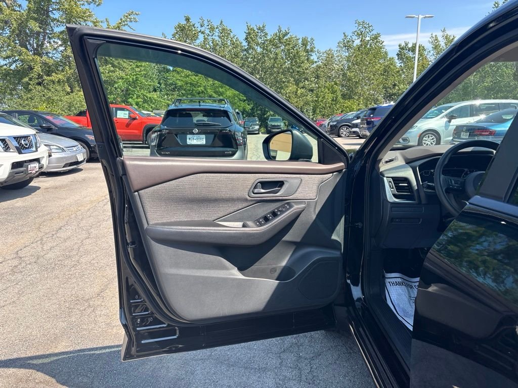 Used 2021 Black Nissan S image 16