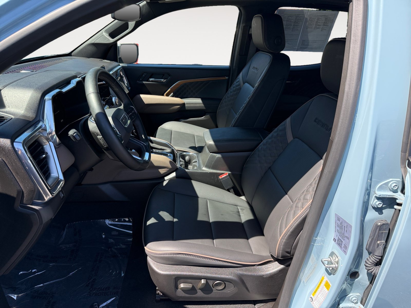 Used 2026 Glacier Metallic GMC Denali image 10