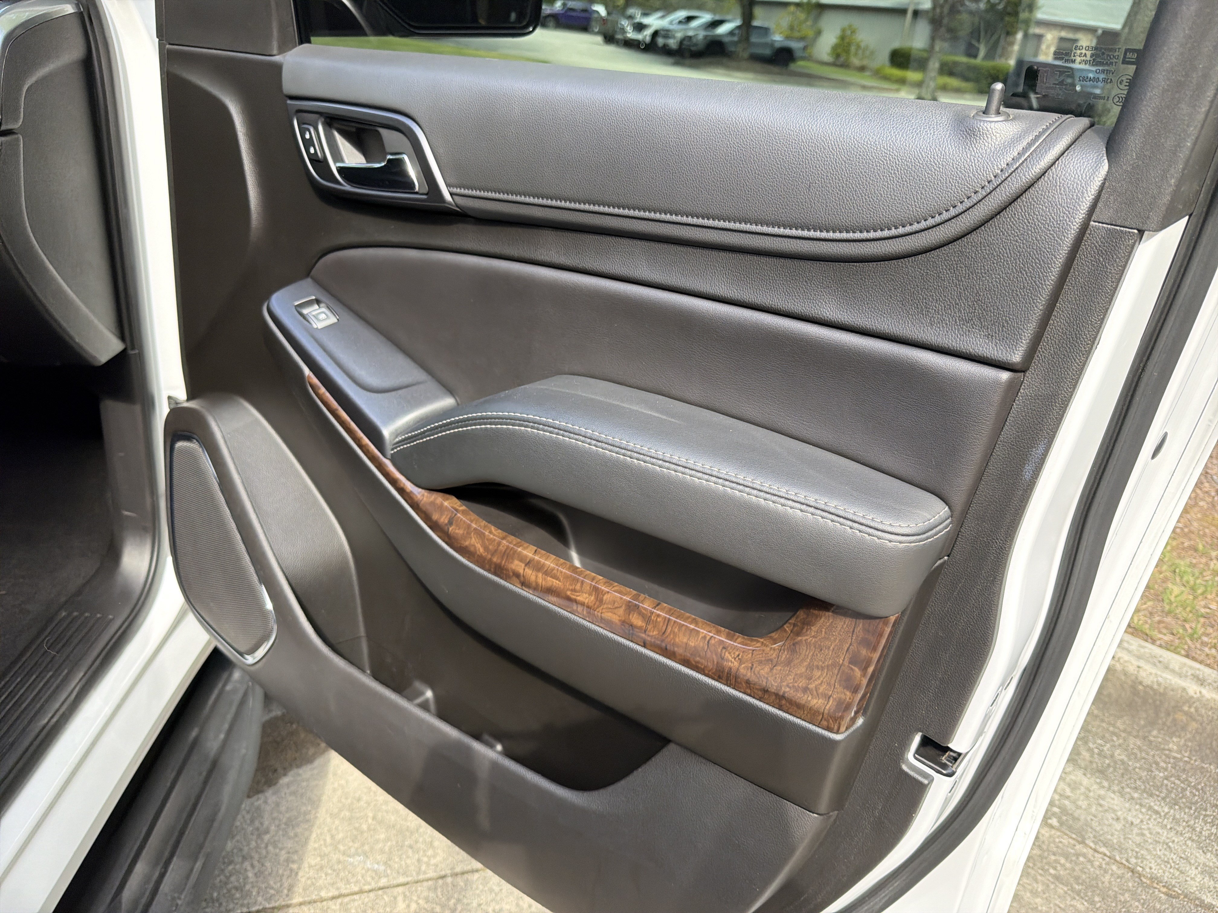 Used 2019 Summit White Chevrolet LS image 17