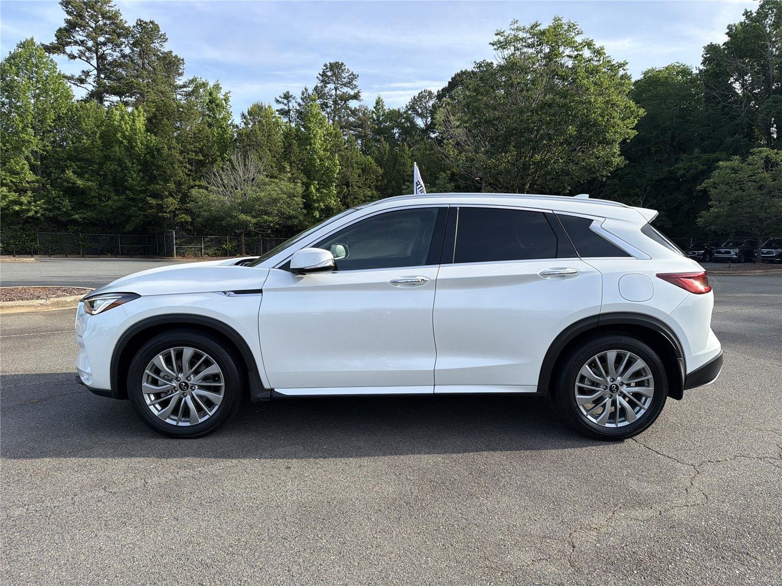 Certified Used 2024 Radiant White INFINITI LUXE image 25