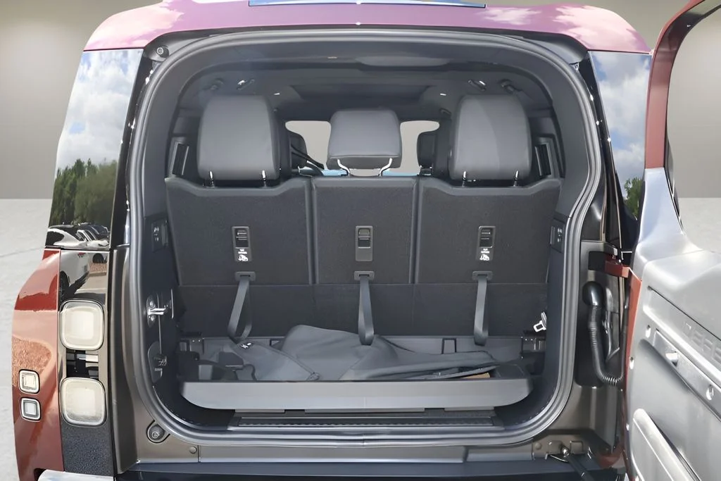 New 2026 Sedona Red Land Rover S image 16