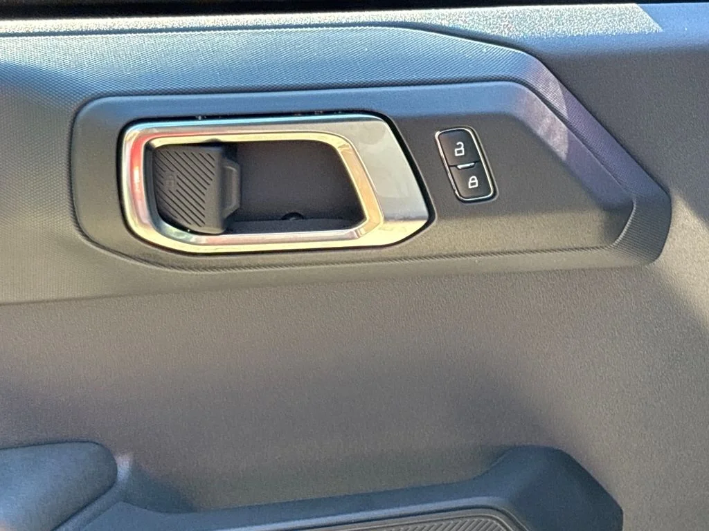 2025 Ford Bronco 4-Door Base - Photo 11