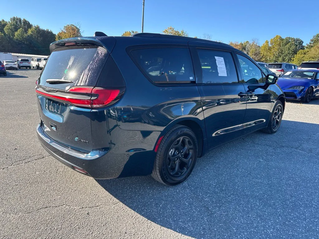 Used 2025 Blue Chrysler Select Premium S Appearance image 6