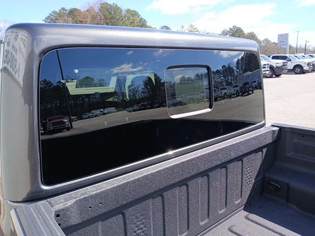 New 2026 Granite Crystal Metallic Clear-Coat Exterior Paint Jeep Mojave X image 7