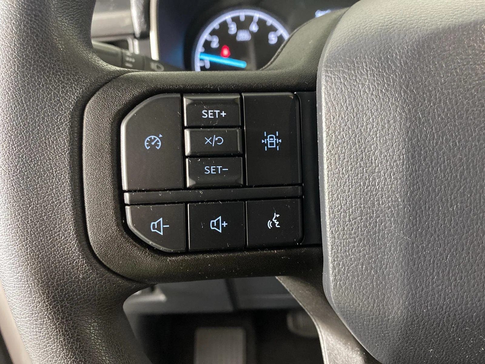 Used 2023 Oxford White Ford XL image 24