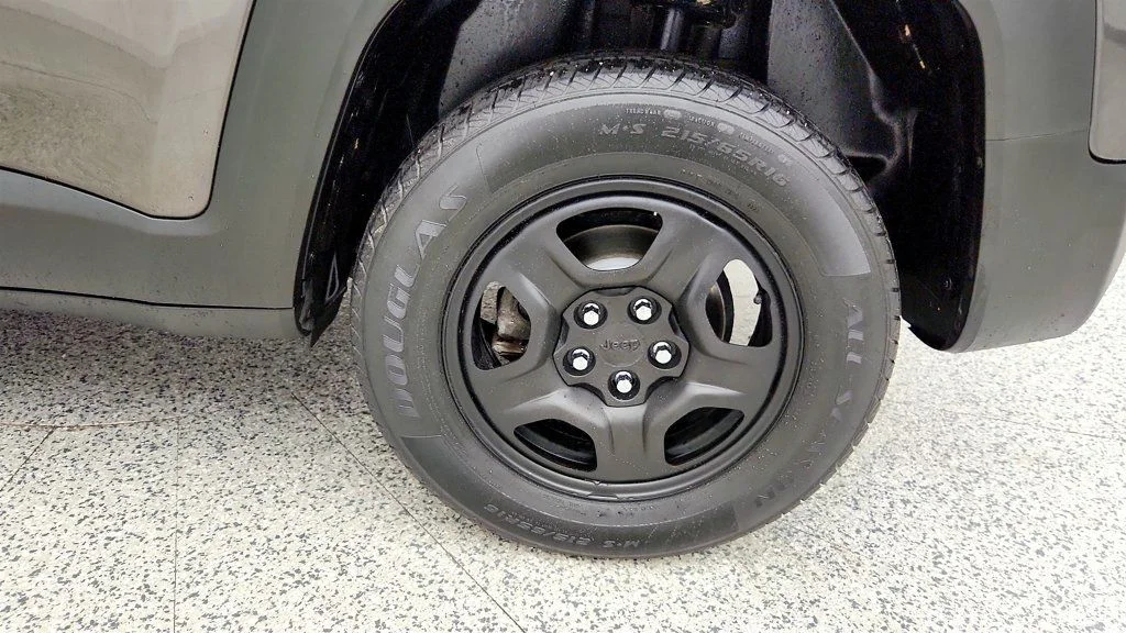 Used 2019 Granite Crystal Metallic Clearcoat Jeep Upland 4x4 image 9