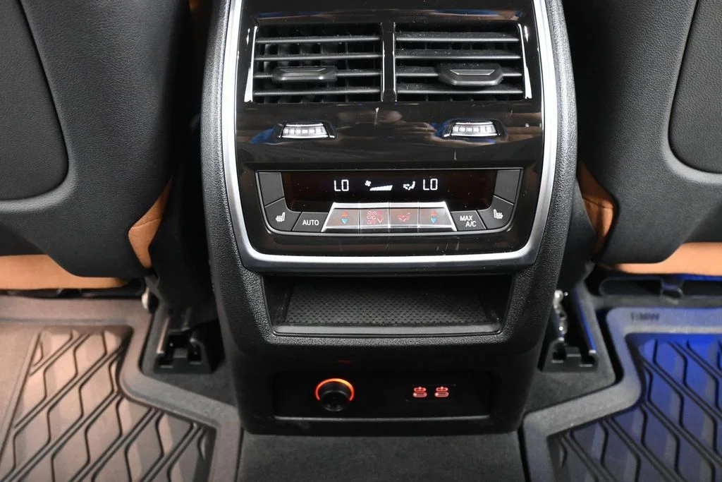 Used 2026 Black BMW xDrive40i image 21