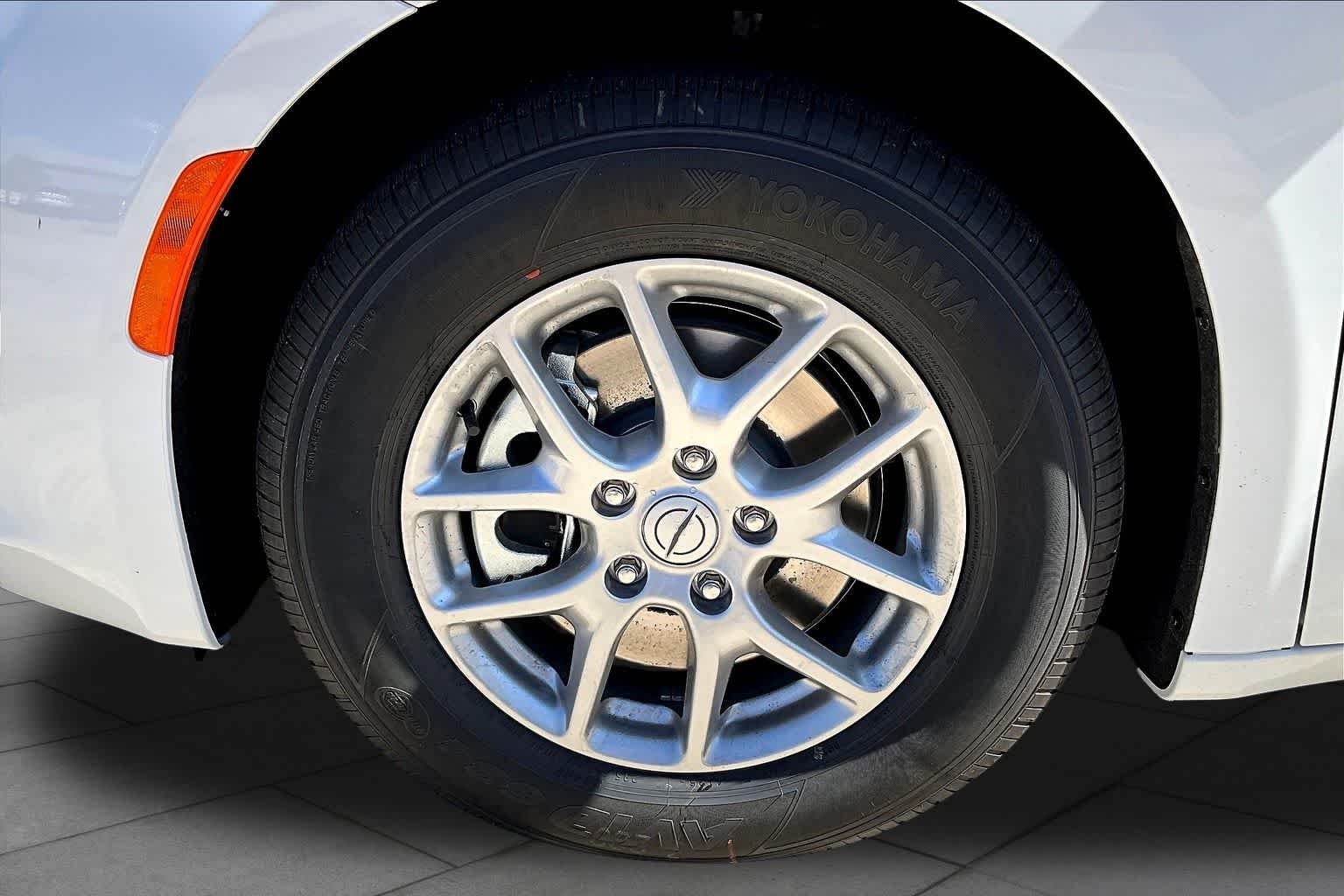 New 2026 Bright White Clear-Coat Exterior Paint Chrysler LX image 12