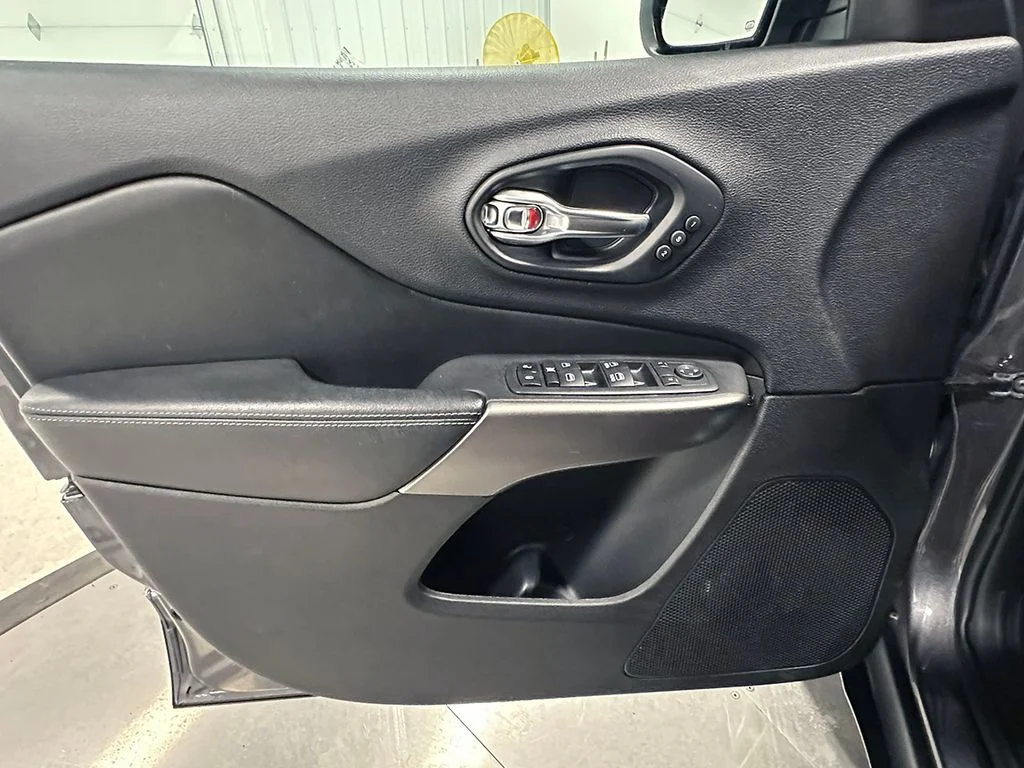 Used 2020 Gray Jeep Limited image 20