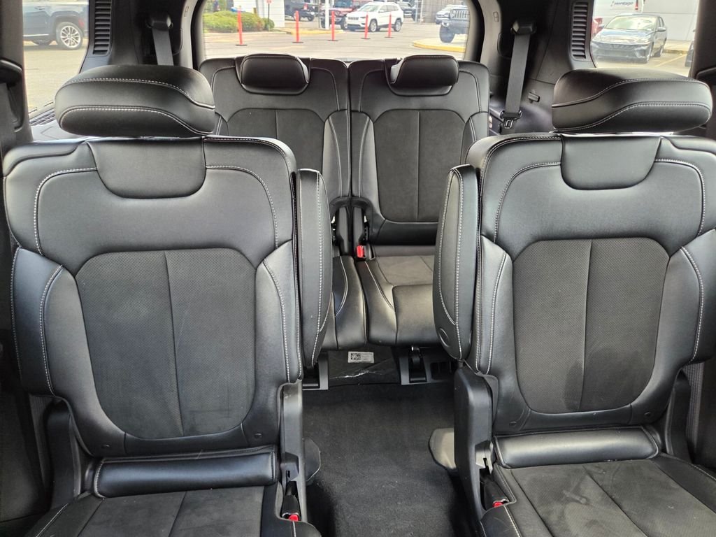 Used 2023 Black Jeep Altitude image 32