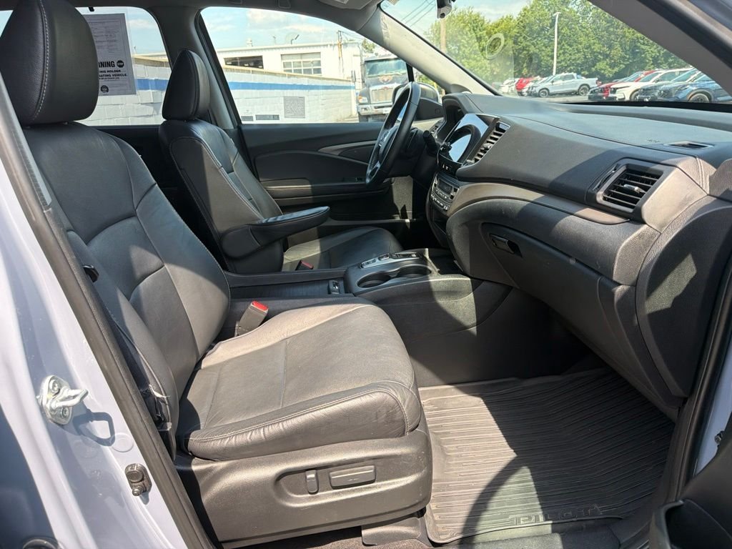Used 2022 Sonic Gray Pearl Honda Special Edition image 26