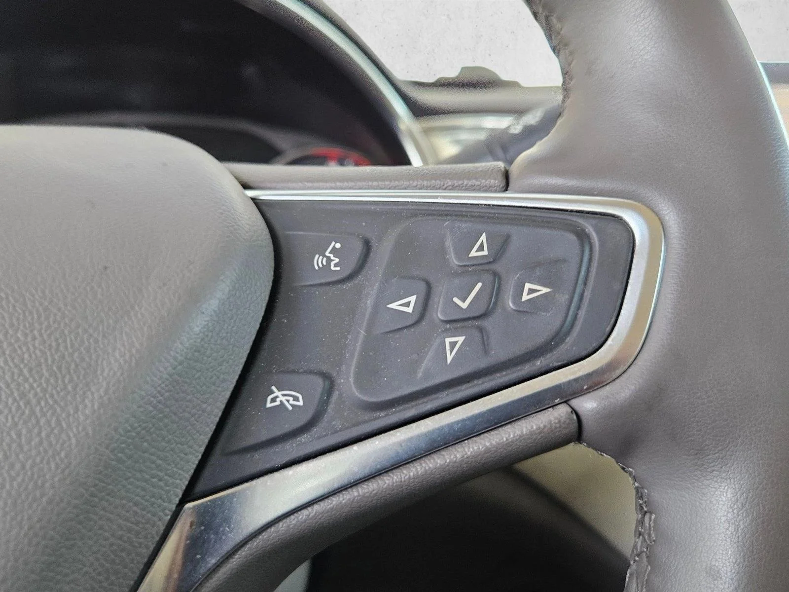 Used 2024 Lakeshore Blue Metallic Chevrolet LT image 26