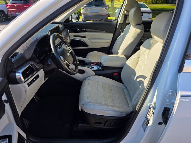 Used 2020 Snow White Pearl Kia SX image 16
