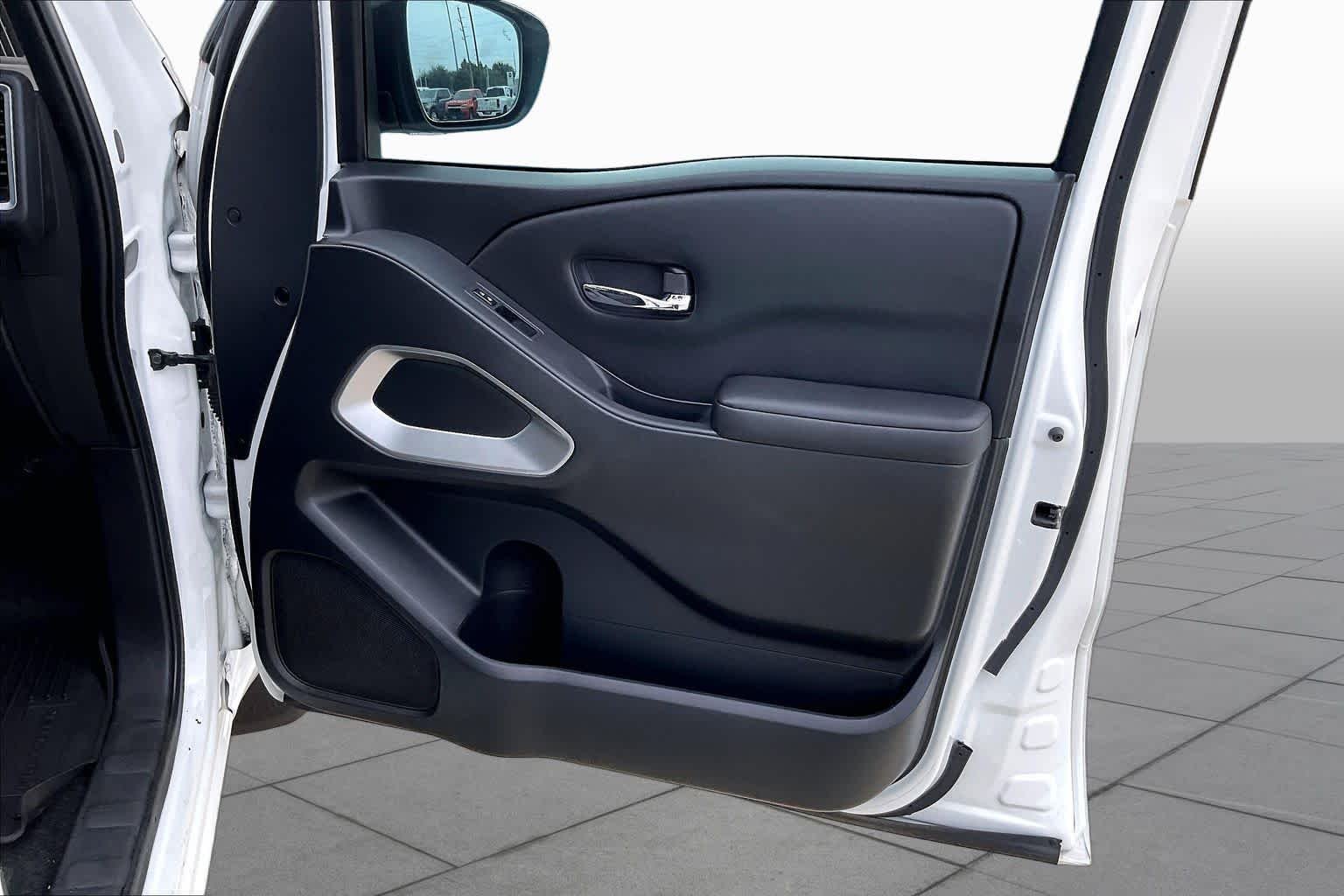 Used 2023 Glacier White Nissan SV image 22