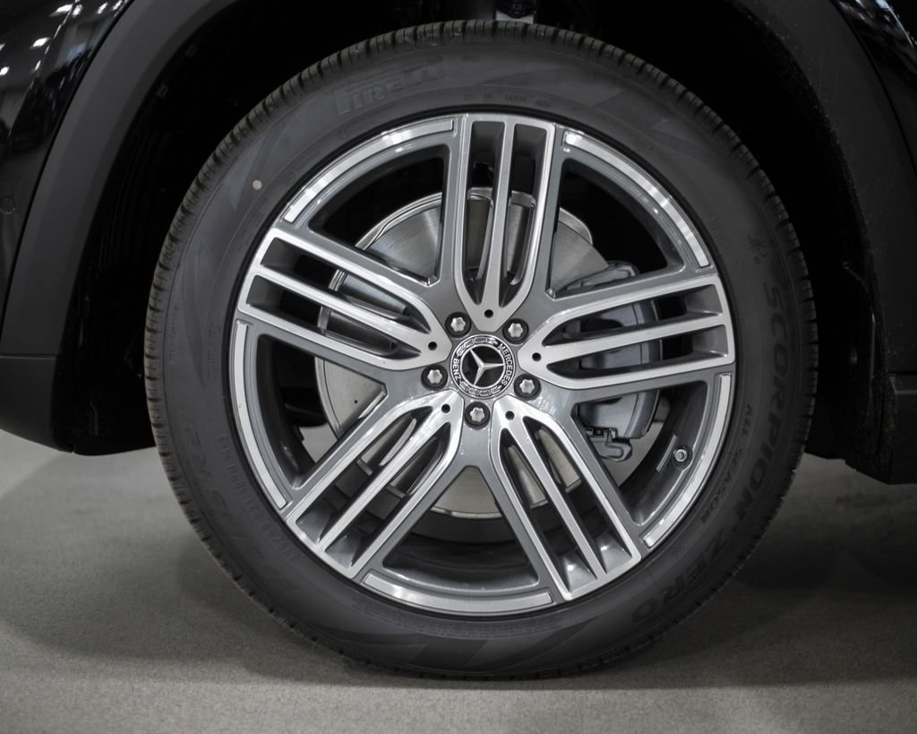 New 2026 Black Mercedes-Benz GLS 450 image 4