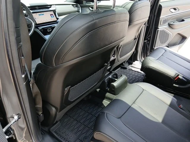 New 2026 Baltic Gray Metallic Clear-Coat Exterior Paint Jeep Limited Reserve image 19