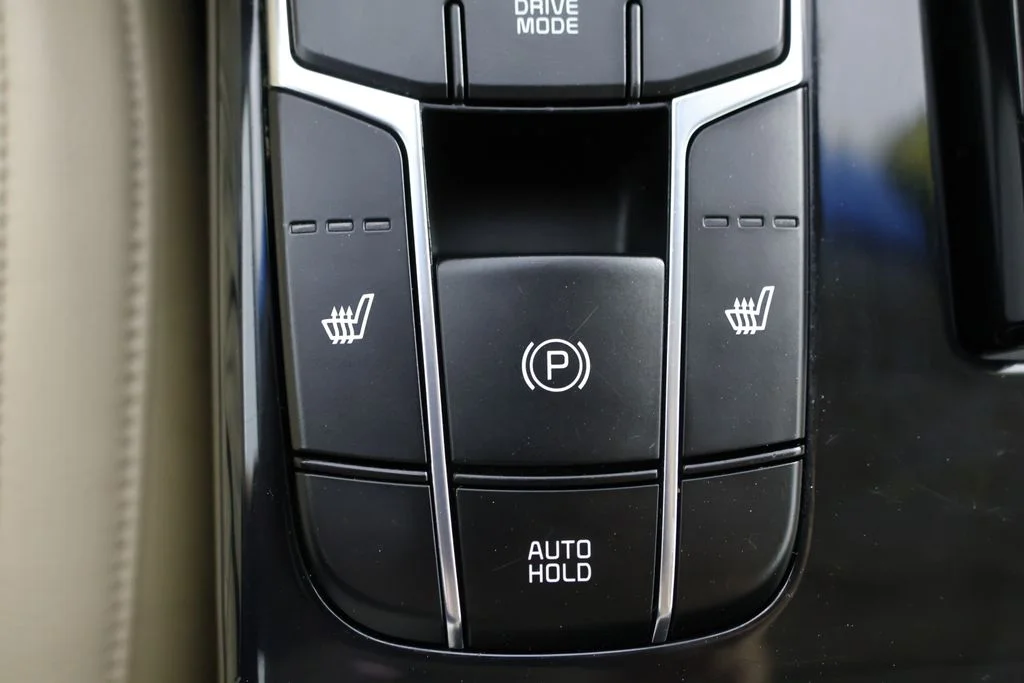 Used 2019 White Kia Technology image 16
