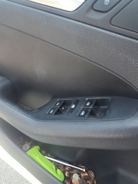 Used 2012  Volkswagen SEL image 17