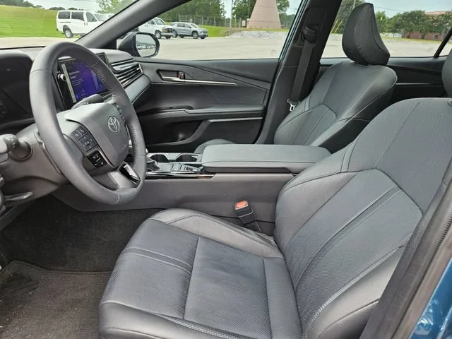 Used 2025  Toyota LE image 9