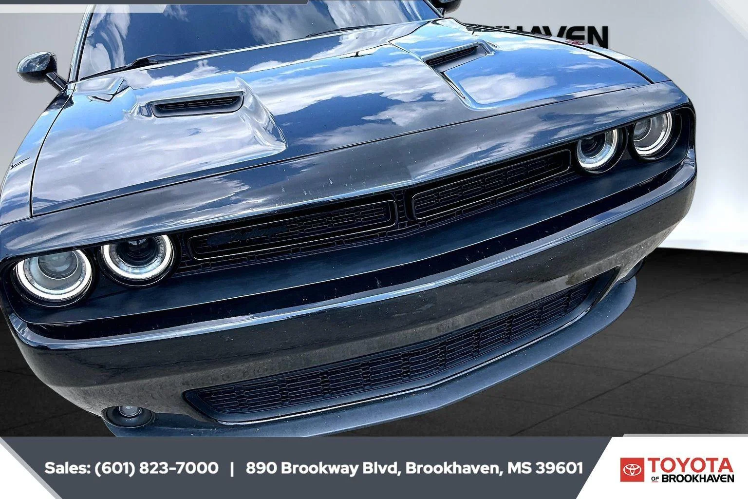 Used 2022 Pitch Black Clearcoat Dodge SXT image 21