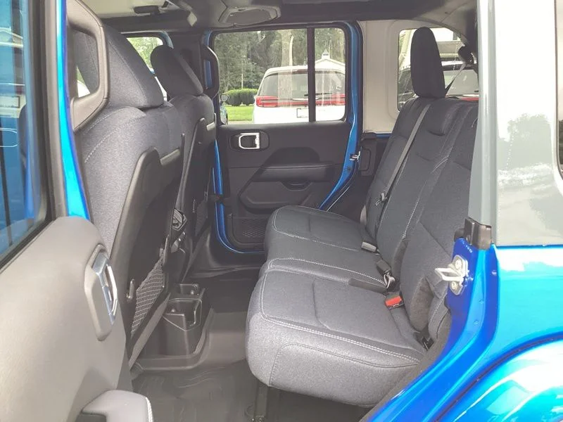 New 2026 Hydro Blue Pearl-Coat Exterior Paint Jeep Sahara image 21