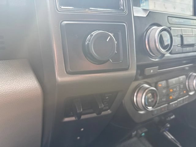 Used 2019 Oxford White Ford XLT image 22