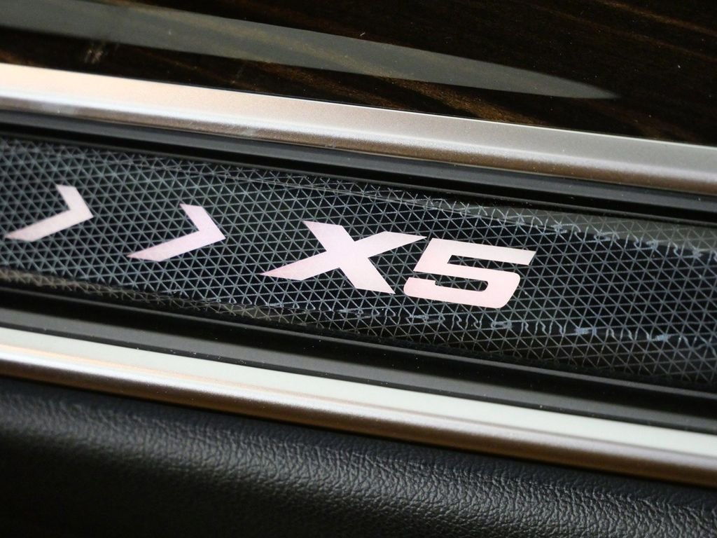 Used 2026 Skyscraper Grey Metallic BMW xDrive40i image 25