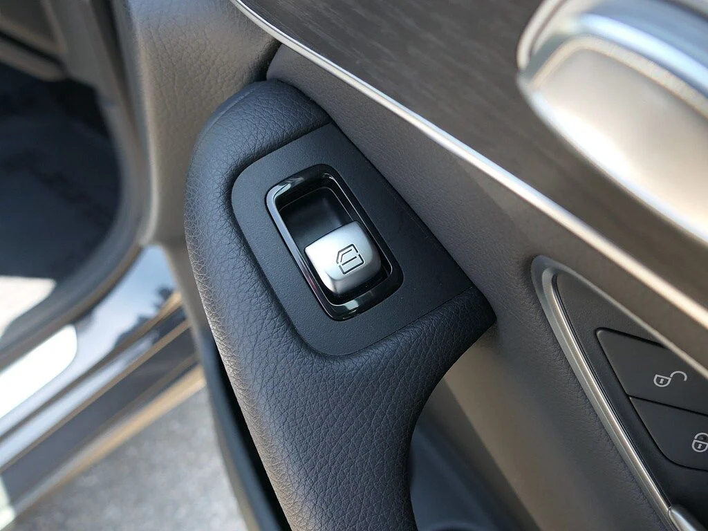 Used 2022 Gray Mercedes-Benz GLC 300 image 27