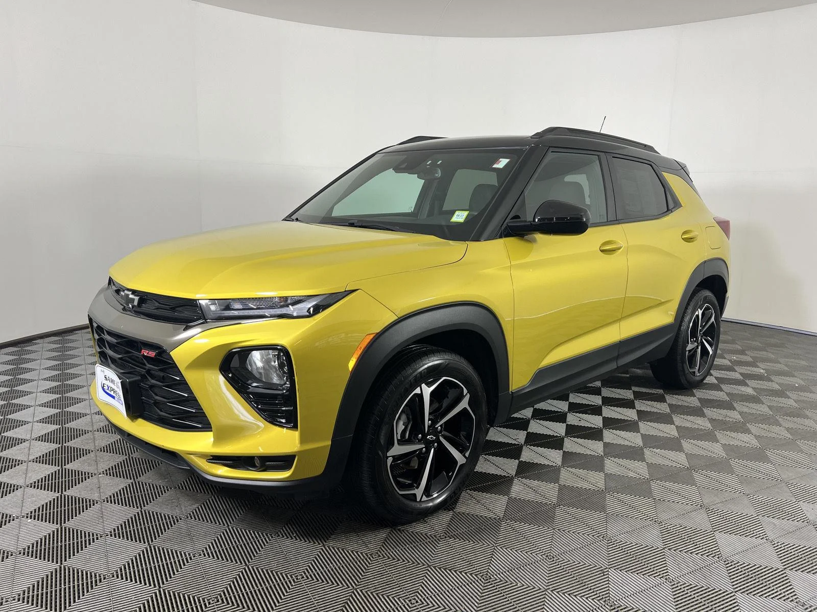 Used 2023 Yellow Metallic Chevrolet RS image 27