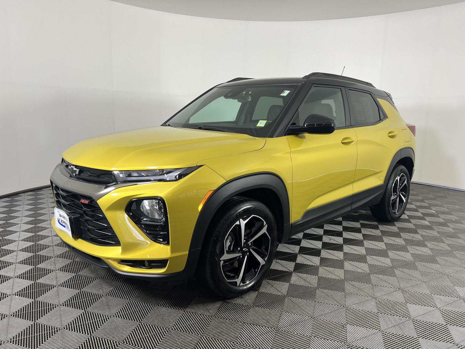 Used 2023 Yellow Metallic Chevrolet RS image 27