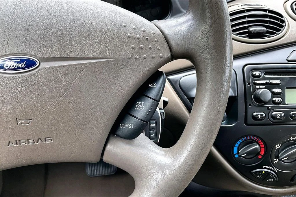 Used 2001  Ford SE image 12