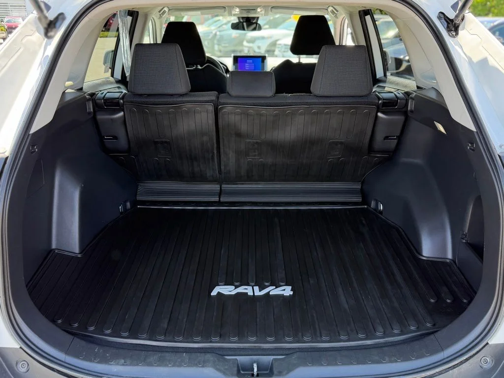 Used 2023 White Toyota LE image 5