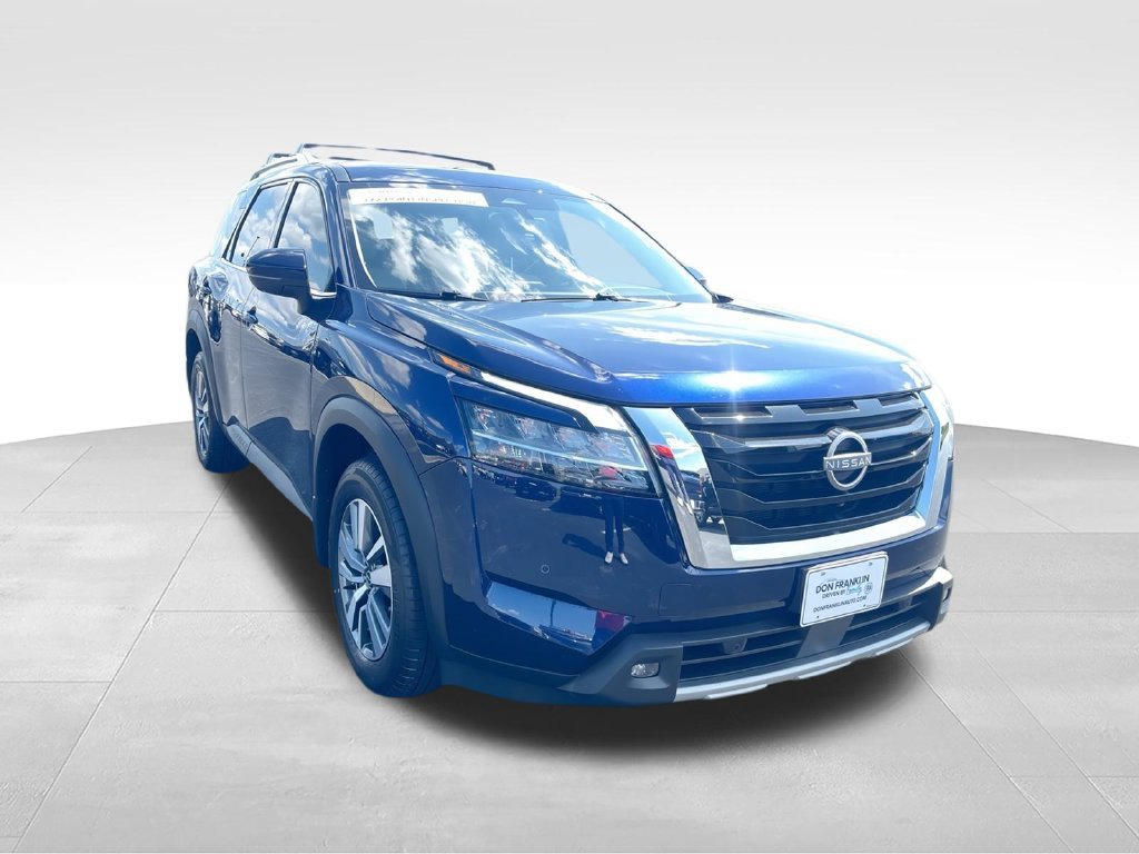Used 2023 Blue Nissan SL image 2