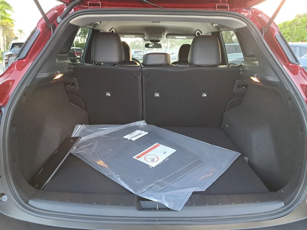 2026 Nissan KICKS SR - Photo 10