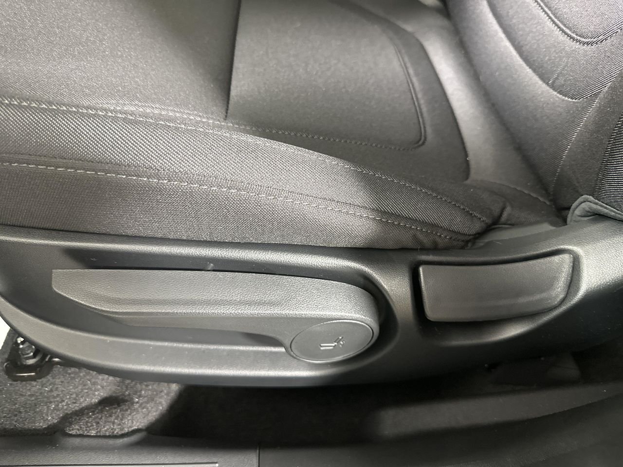 New 2026 Phantom Black Hyundai SE image 10