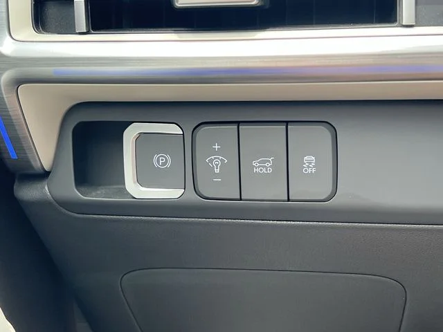 Used 2025 Silver Hyundai Calligraphy image 30