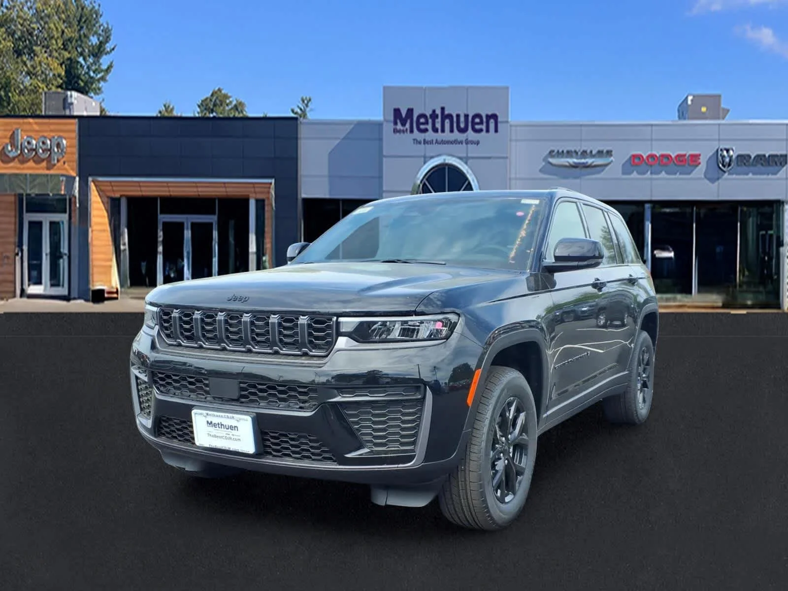 New 2026 Diamond Black Crystal Pearlcoat Jeep Laredo Altitude image 3
