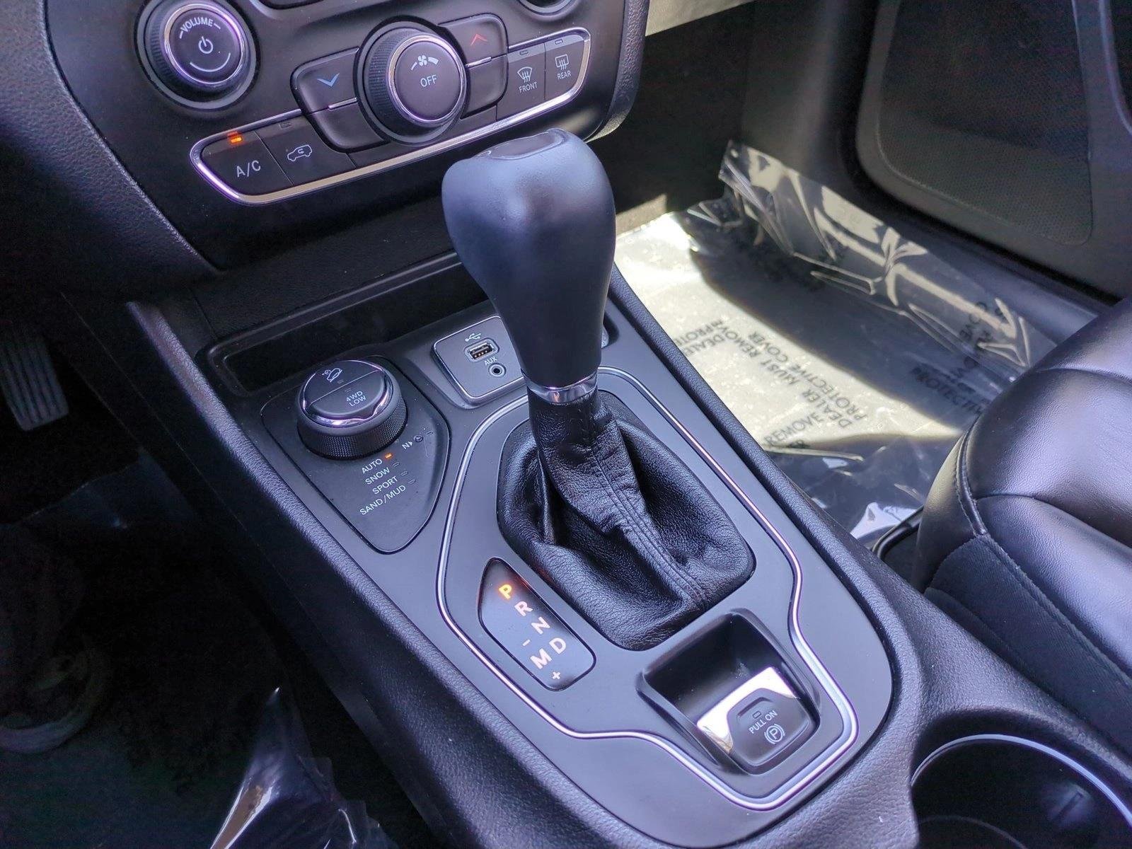 Used 2019 Diamond Black Crystal Pearlcoat Jeep Latitude Plus image 12