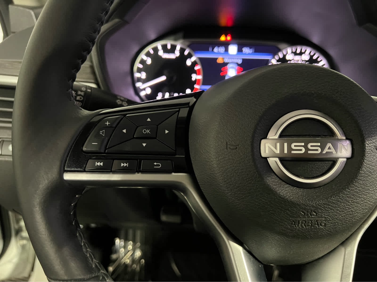 Certified Used 2023 Pearl White Tricoat Nissan 2.5 SV image 19
