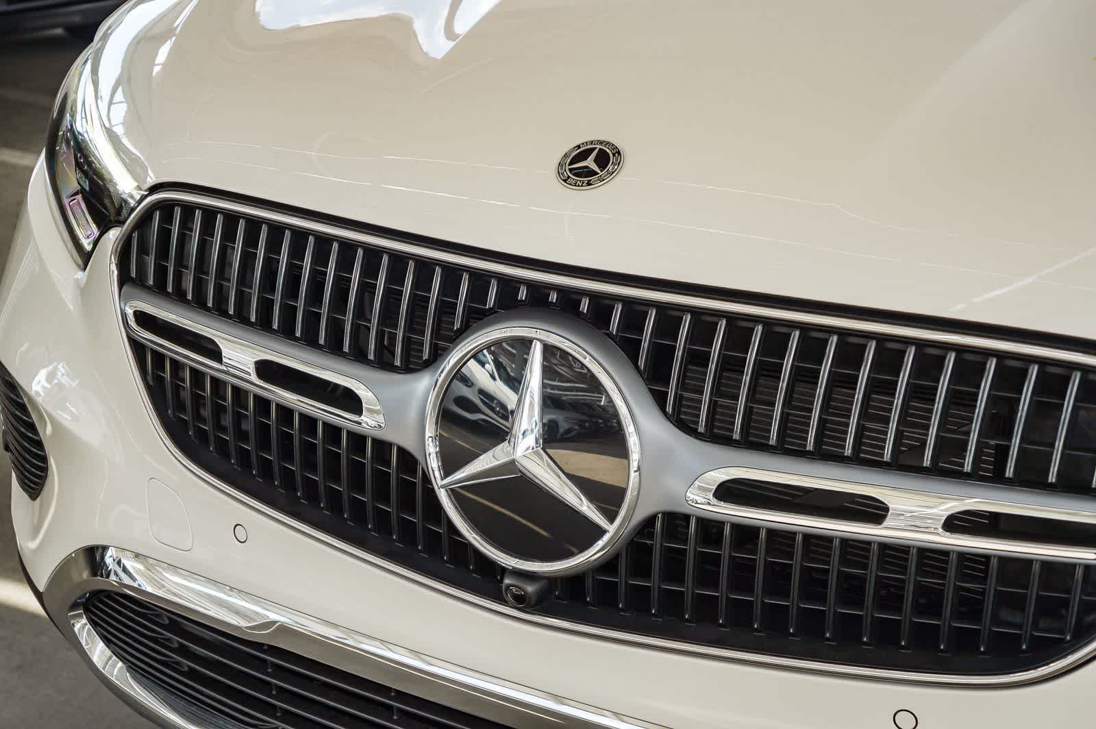 New 2026 Polar White Mercedes-Benz GLC 300 image 9