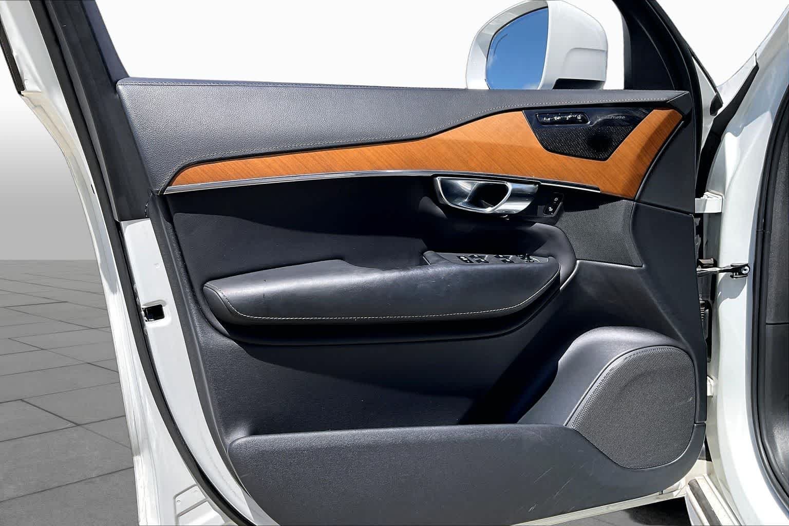 Used 2020 Crystal White Metallic Volvo Inscription image 20